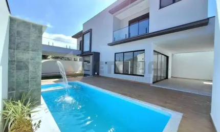 Sobrado à venda em Caraguatatuba, Capricórnio II, com 3 quartos, 250m²