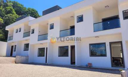 Sobrado à venda em Caraguatatuba, Balneário Copacabana, com 2 quartos, 85m²