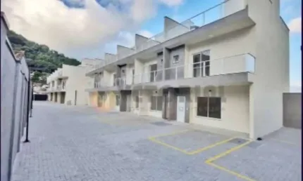 Sobrado com 2 quartos, 115m², à venda em Caraguatatuba, Centro