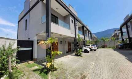 Sobrado à venda em Caraguatatuba, Massaguaçu, com 2 quartos, 91m²
