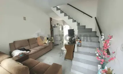 Sobrado à venda em Caraguatatuba, Prainha, com 2 quartos, 69m²