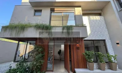 Sobrado à venda em São Sebastião, Juquehy, com 4 quartos, 260m²