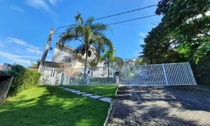 Sobrado em condomínio à venda em São Sebastião, Cigarras, com 2 quartos, 86m²