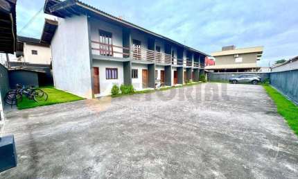 Sobrado à venda em Caraguatatuba, Pontal de Santa Marina, com 2 quartos, 75m²