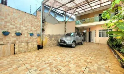 Sobrado à venda em Caraguatatuba, Massaguaçu, com 5 quartos, 180m²