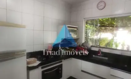 CASA TÉRREA À VENDA COM 3 QUARTOS E MÓVEIS PLANEJADOS EM AMERICANA - SP