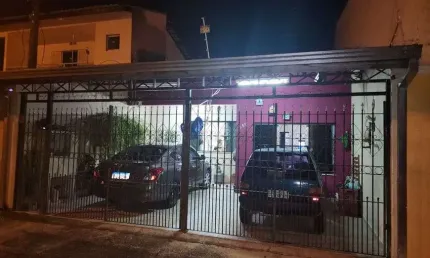 Casa para venda tem 220 metros quadrados com 3 quartos