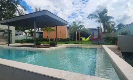 Casa para venda possui 457 metros quadrados com 4 quartos