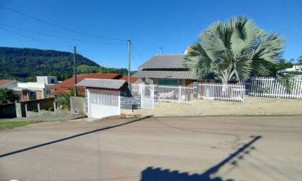 CASA ALTO PADRÃO A VENDA EM RIO DO SUL -6 QUARTOS-PISCINA