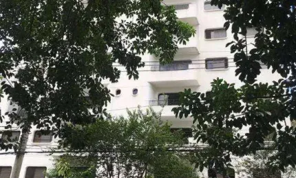 Apartamento em Moema 120m², com 3 dormitórios, sendo 1 suíte com closet, lavabo, e 2 vagas de garagem