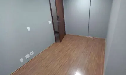 Bela sala comercial 50m2,ar.cond,uma vaga a 2 quadra do metrô Moema, restaurantes e bares na porta. SP