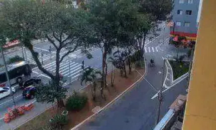Apto próximo a futura estação do metrô 14 bis  contendo  2:dorm ,sem vaga , bom estado  de frente .