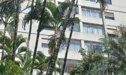 Belo apto reformado 2:dorm sendo um suíte com closet ,cozinha americana ,3 banheiros ,uma vaga ,andar alto a 2 quadras da Paulista metrô Trianon .