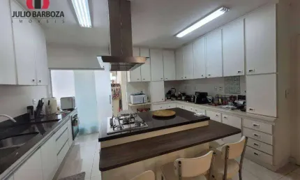 Apartamento mobiliado 3 dormitórios, 140m², 2 vagas de garagem