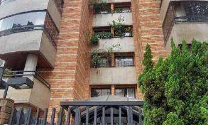 Apartamento em Moema pássaros 4 vagas mais depósitos, 4 dor. sendo 3 suítes, 220m²