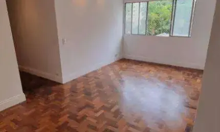 Apartamento com 3 dormitórios, reformado, e 1 vaga de garagem em Moema pássaros