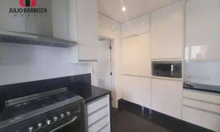 Apartamento totalmente decorado, 209 de área útil, 3 suítes, 3 vagas de garagem