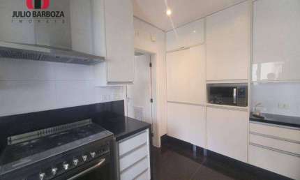 Apartamento totalmente decorado, 209 de área útil, 3 suítes, 3 vagas de garagem