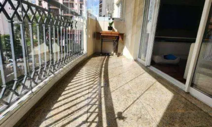 Lindo apartamento com 3 dormitórios, sendo 1 suíte, sacada, e 2 vagas de garagem, em Moema