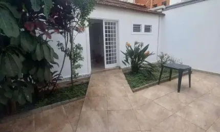 Sala comercial fundos 12m2 com banheiro ,sem vaga Moema lado Pássaros SP.