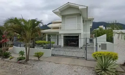 Casa com 3 quartos para alugar na Rua Olinda Olídia Vieira, 1, Praia de Fora, Palhoça