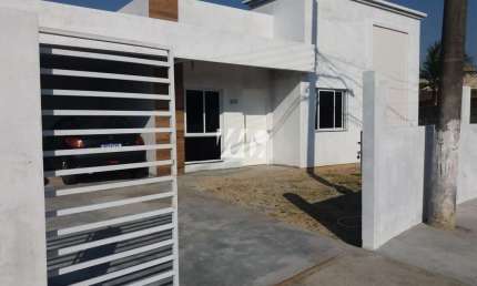 Casa com 03 dormitórios / 01 suíte no bairro Serraria em São josé/SC.