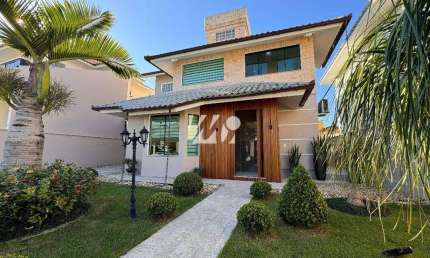 Casa com Piscina e 3 Quartos e Suítes na Pedra Branca
