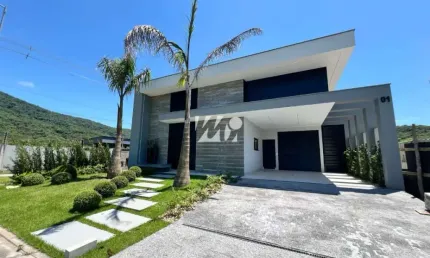 Reserva da Pedra - Casa Alto Padrão de 3 Quartos Sendo 1 Suíte