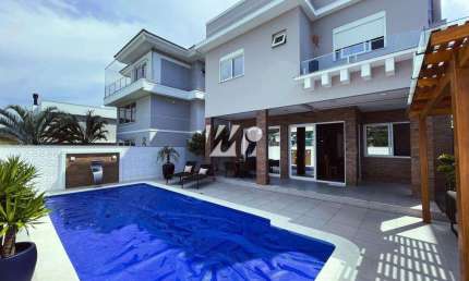 Casa com Piscina e 3 Quartos e Suíte na Pedra Branca