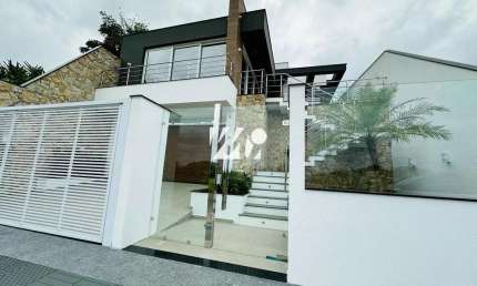 Casa com 3 quartos para alugar na Rua Jarí, 1, Pedra Branca, Palhoça