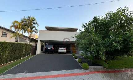 CASA À VENDA NO CONDOMINIO SUN LAKE (PORTEIRA FECHADA)