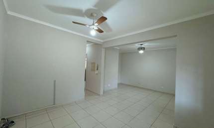Casa com 3 quartos para alugar na Avenida Estados Unidos, 1, Jerumenha, Londrina