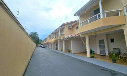Sobrado com 2 dormitórios à venda, 95 m² por R$ 600.000,00 - Jardim Aruan - Caraguatatuba/SP