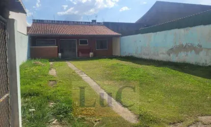 Edicula com quarto, cozinha e banheiro, varanda + quintal grande