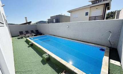 Casa moderna com 3 suítes e 4 vagas no Terras de Atibaia I