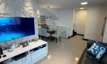 Casa em condomínio com 3 quartos e 2 vagas – 104m² por R$ 745 mil