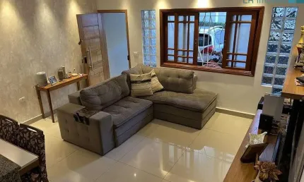 Casa de condomínio mobiliada com 3 suítes na Vila Mazzei por R$ 3.900