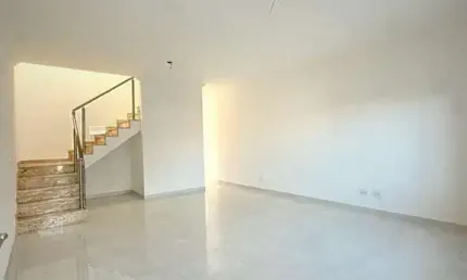 Sobrado com 3 dorms (1 suíte) e 2 vagas na vila romero – ótima localização