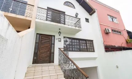 Casa com 3 quartos para alugar na Carlos Estrella Moreira, 18, Pilarzinho, Curitiba