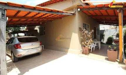 Casa à venda, 2 quartos, 2 vagas, Jardim das Acácias - Divinópolis/MG