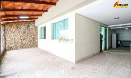 Casa à venda, 3 quartos, 3 vagas, Santo Antônio - Divinópolis/MG
