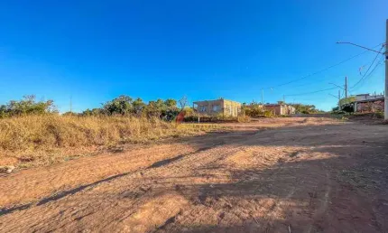 Terreno à venda no Jardim Candidés, Divinópolis 