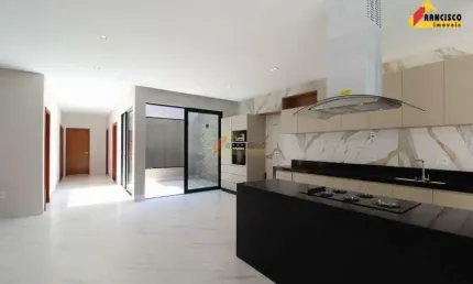 Casa à venda, 4 quartos, 1 suíte, 4 vagas, Bom Pastor - Divinópolis/MG