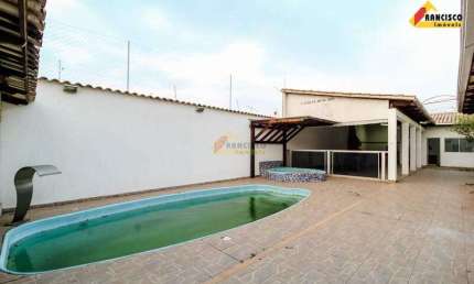 Casa à venda, 4 quartos, 2 suítes, 5 vagas, São Luís - Divinópolis/MG