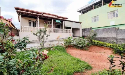 Casa à venda, 3 quartos, 4 vagas, Belvedere - Divinópolis/MG