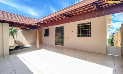 Casa à venda, 3 quartos, 1 suíte, 2 vagas, Santa Rosa - Divinópolis/MG