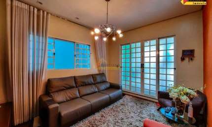 Casa à venda, 3 quartos, 1 suíte, 2 vagas, Porto Velho - Divinópolis/MG