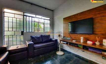 Casa à venda, 5 quartos, 2 suítes, 4 vagas, Planalto - Divinópolis/MG