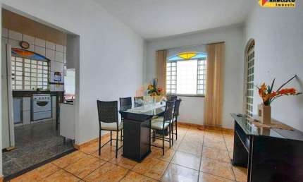 Casa à venda, 3 quartos, 2 vagas, Manoel Valinhas - Divinópolis/MG