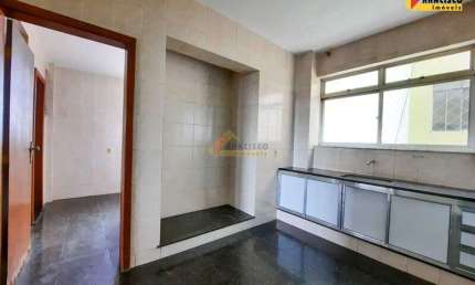 Apartamento à venda, 3 quartos, 1 suíte, 1 vaga, Centro - Divinópolis/MG